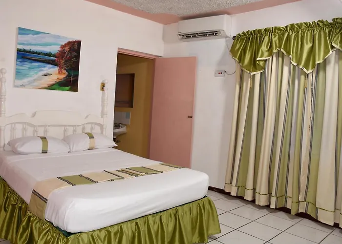 Hotel Marine View Ocho Rios